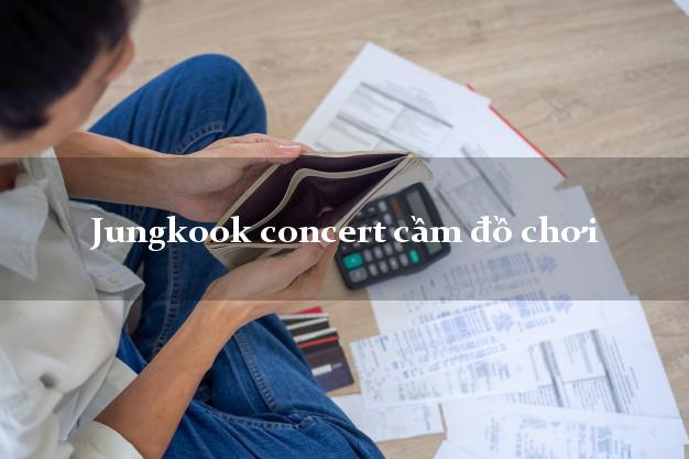 Jungkook concert cầm đồ chơi